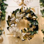 Realizzare decorazioni natalizi con le foglie di Stella di Natale